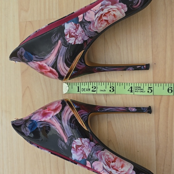 TED BAKER Floral Moniirra Pumps With Gold Accents High Heels Size 8.5 - Picture 10 of 12